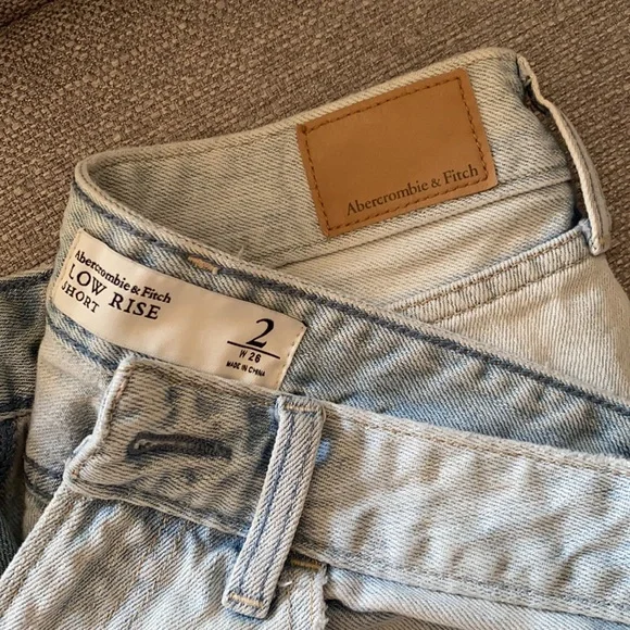 Abercrombie low rise distressed shorts - Picture 2 of 3